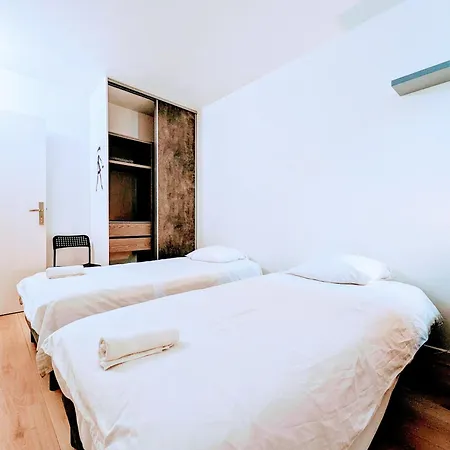 Chic And Spacious With Parking Saint-Germain-en-Laye