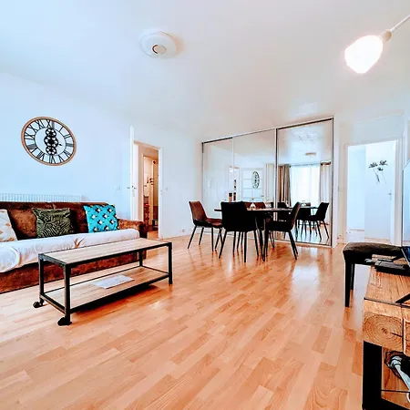 Chic And Spacious With Parking Apartment Saint-Germain-en-Laye