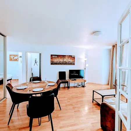 Apartment Chic And Spacious With Parking Saint-Germain-en-Laye