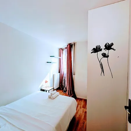 Chic And Spacious With Parking * Saint-Germain-en-Laye