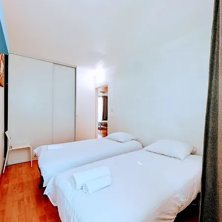 Apartment Chic And Spacious With Parking