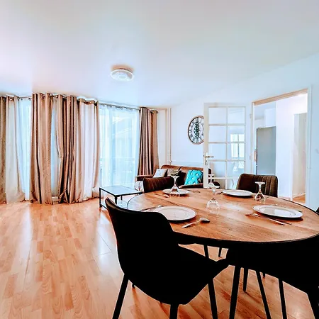 Chic And Spacious With Parking Apartment Saint-Germain-en-Laye